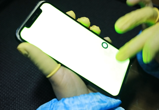 iPhone Screen Manufacturer