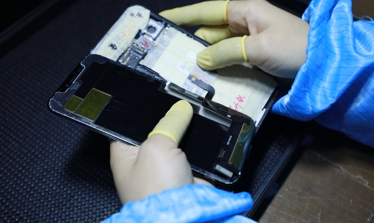 iPhone Screen Manufacturer